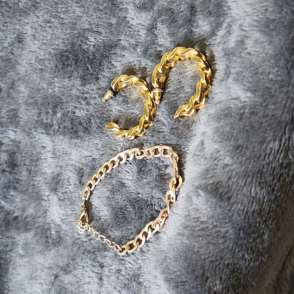 Bracelet and earrings set